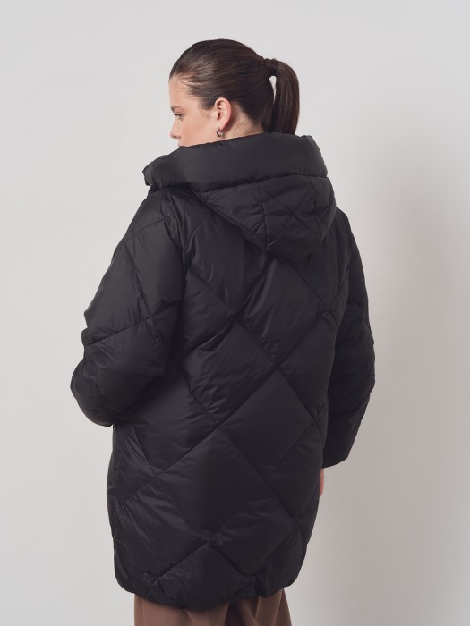 пуховик с капюшоном от бренда снежная королева вид слева