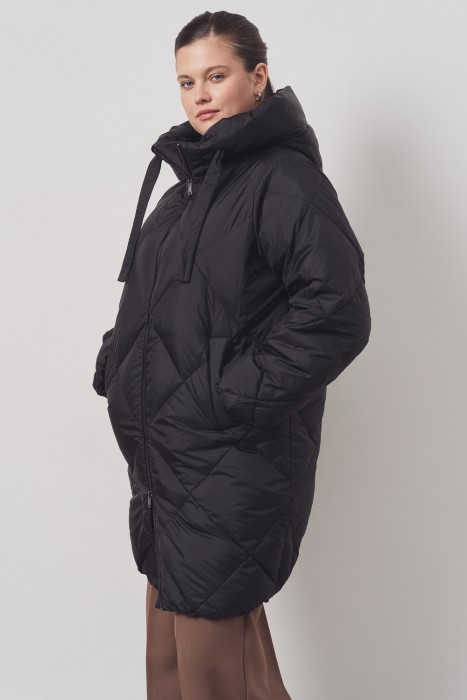 пуховик с капюшоном по цене 11740 руб вид справа