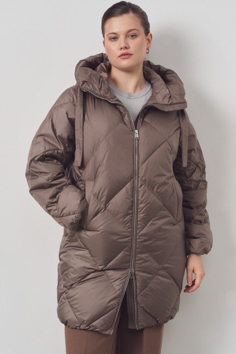 пуховик с капюшоном от бренда снежная королева вид слева