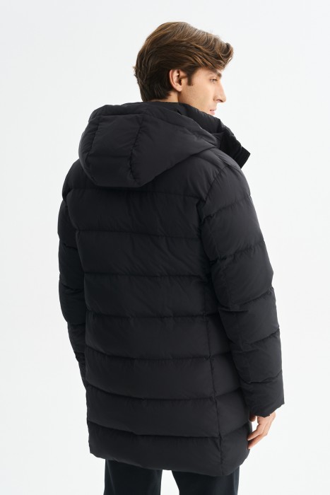 пуховик с капюшоном по цене 11740 руб вид справа