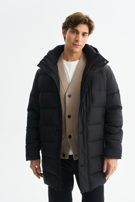 пуховик с капюшоном из россии вид сбоку