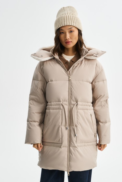 пуховик с капюшоном из россии вид сбоку