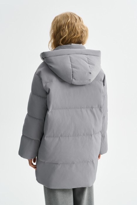 пуховик с капюшоном по цене 6840 руб вид справа