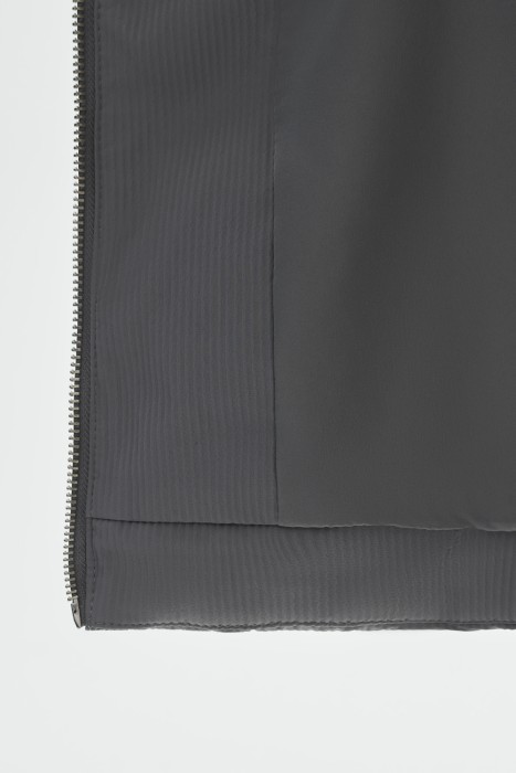 пуховик с капюшоном из россии вид сбоку