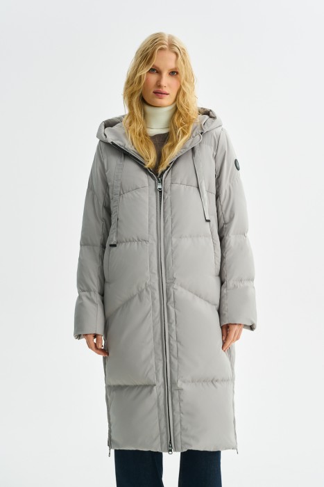 пуховик с капюшоном от бренда снежная королева вид слева