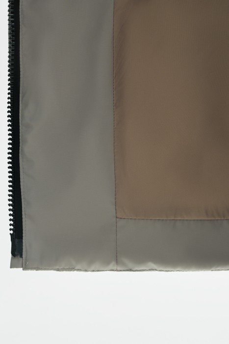 пуховик с капюшоном из россии вид сбоку