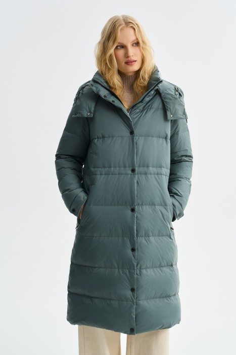 пуховик с капюшоном от бренда снежная королева вид слева