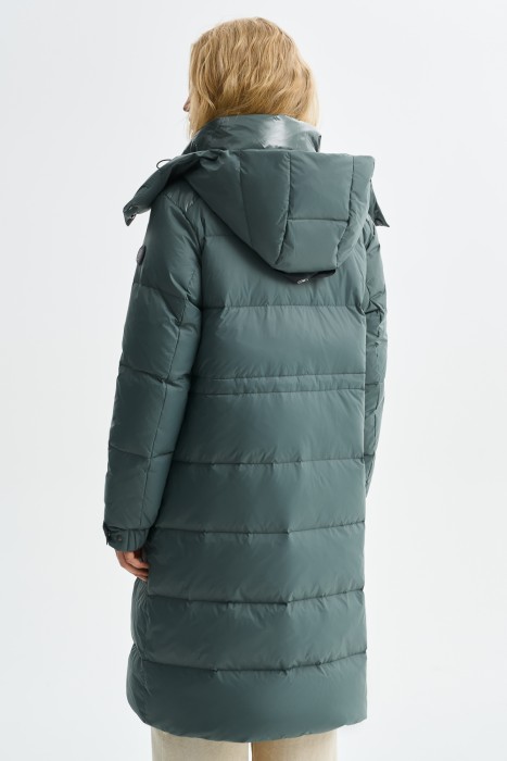 пуховик с капюшоном по цене 17040 руб вид справа