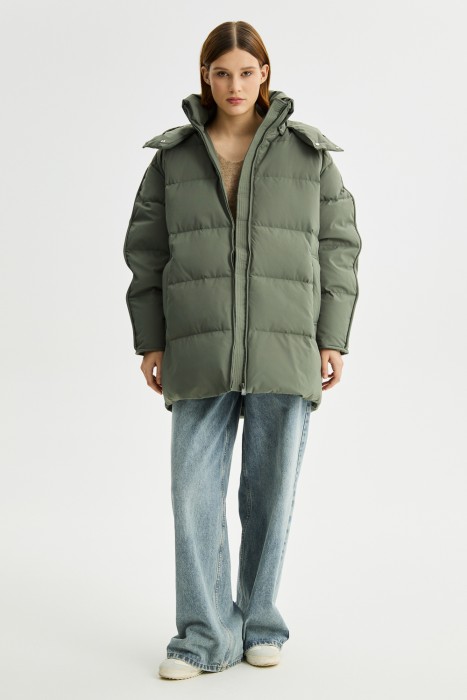 пуховик с капюшоном от бренда снежная королева вид слева