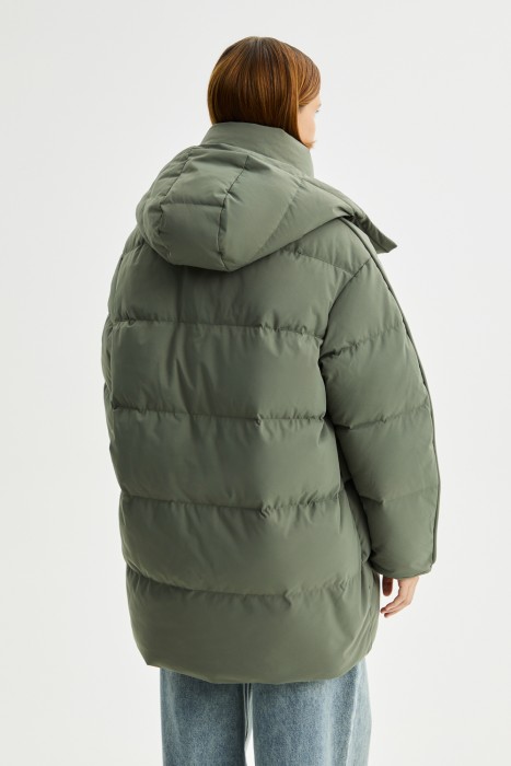 пуховик с капюшоном по цене 5940 руб вид справа