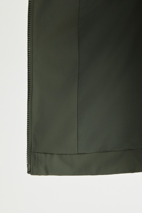 пуховик с капюшоном из россии вид сбоку