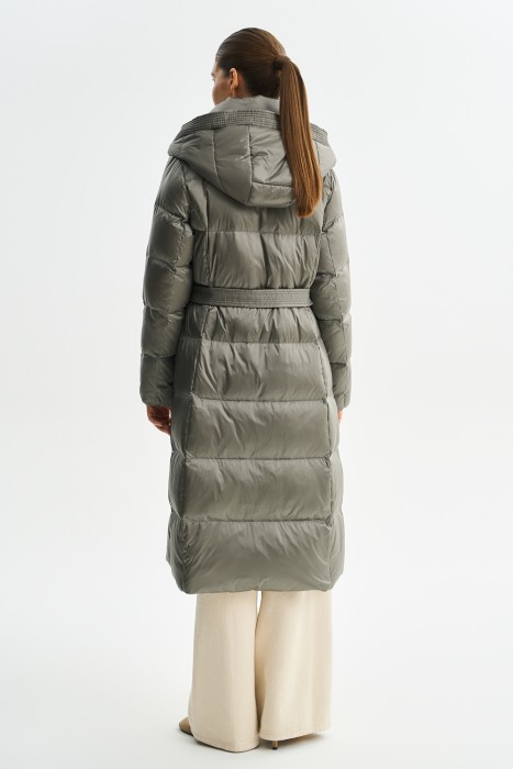 пуховик с капюшоном по цене 10920 руб вид справа