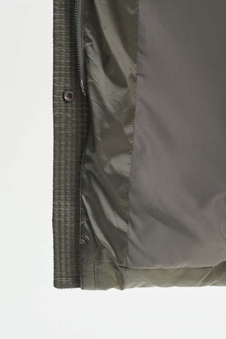 пуховик с капюшоном из россии вид сбоку