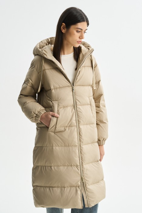 пуховик с капюшоном от бренда снежная королева вид слева