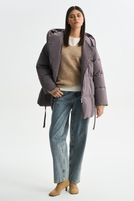 пуховик с капюшоном от бренда снежная королева вид слева