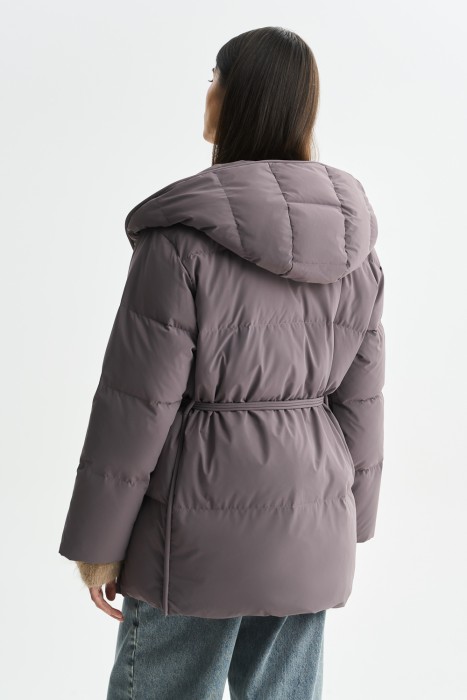 пуховик с капюшоном по цене 9940 руб вид справа