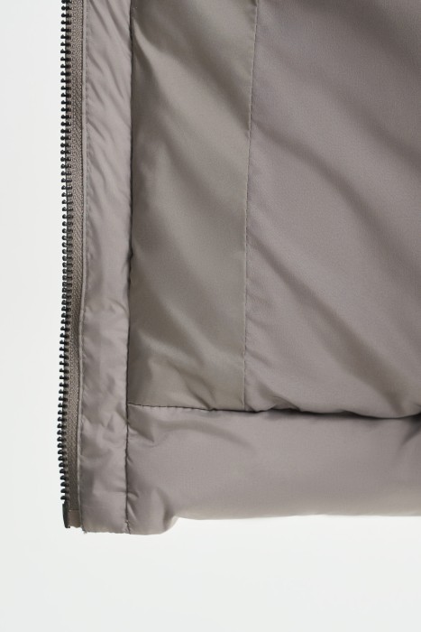 пуховик с капюшоном из россии вид сбоку