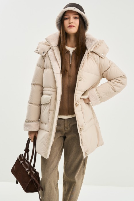 пуховик с капюшоном из россии вид сбоку