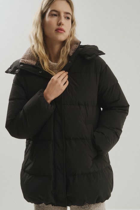 пуховик с капюшоном от бренда снежная королева вид слева