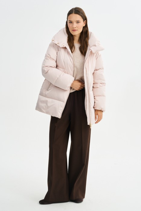 пуховик с капюшоном по цене 11820 руб вид справа