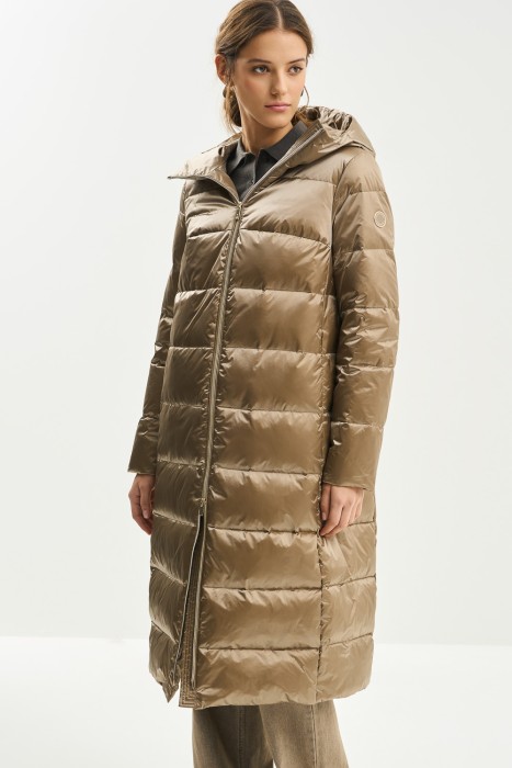 пуховик с капюшоном от бренда снежная королева вид слева