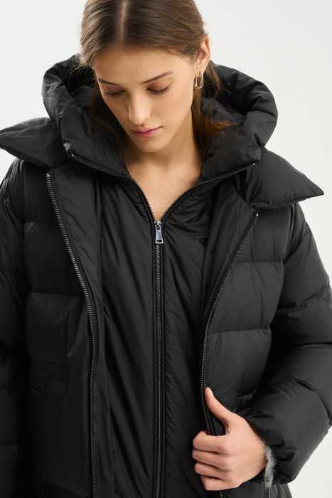 пуховик с капюшоном из россии вид сбоку