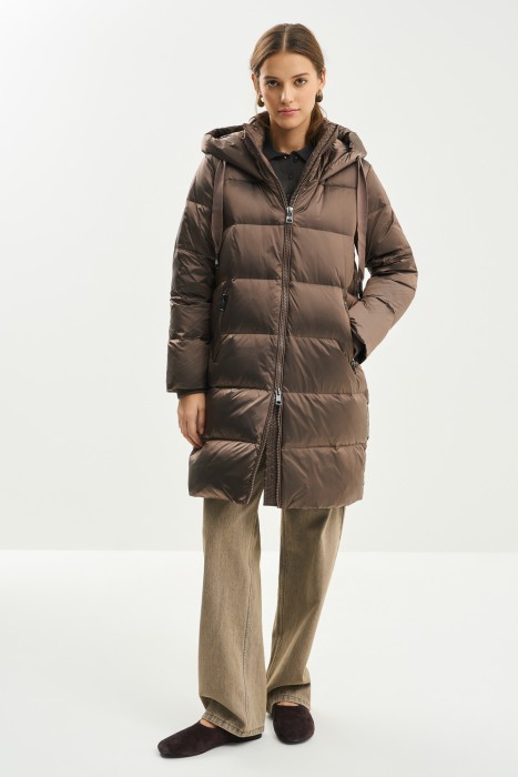 пуховик с капюшоном от бренда снежная королева вид слева