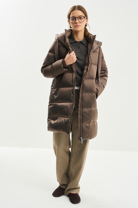 пуховик с капюшоном из россии вид сбоку