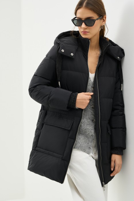 пуховик с капюшоном из россии вид сбоку