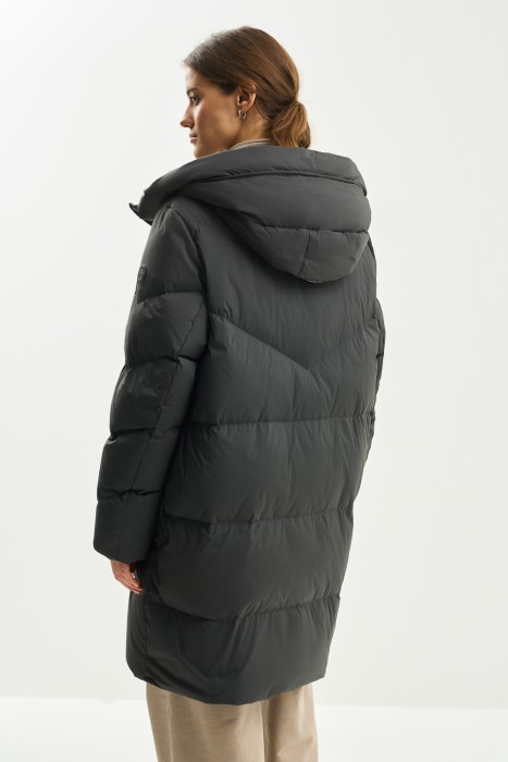 пуховик с капюшоном по цене 19570 руб вид справа