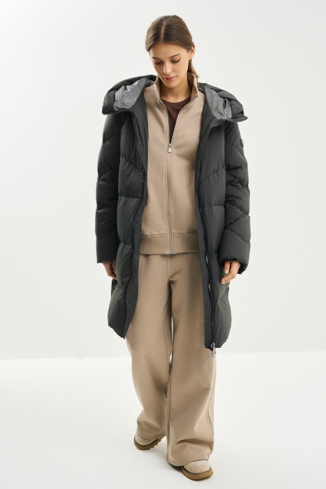 пуховик с капюшоном из россии вид сбоку