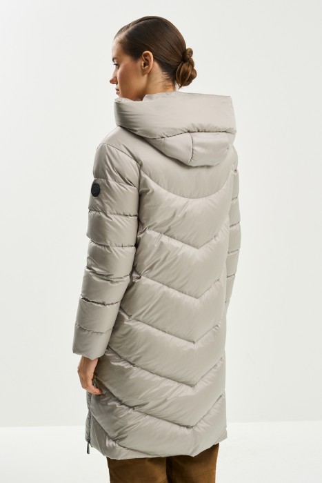 пуховик с капюшоном по цене 23400 руб вид справа