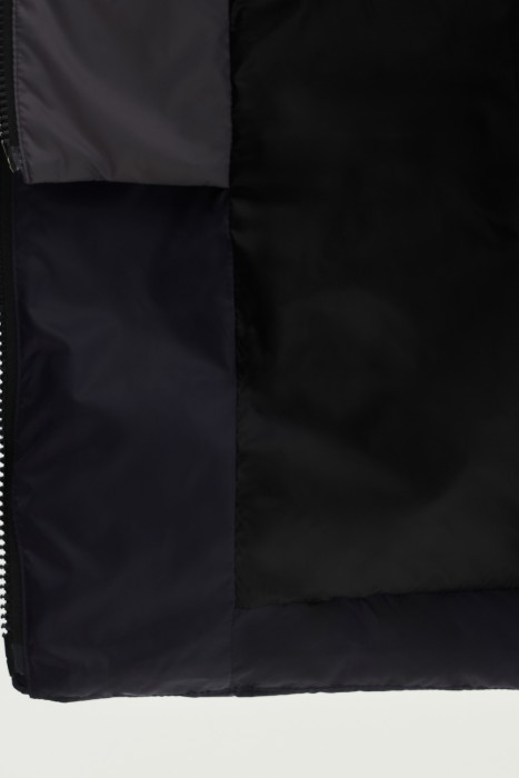 пуховик с капюшоном из россии вид сбоку