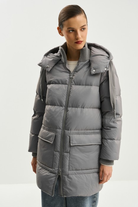 пуховик с капюшоном от бренда снежная королева вид слева