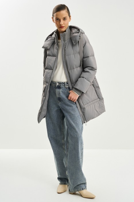 пуховик с капюшоном из россии вид сбоку