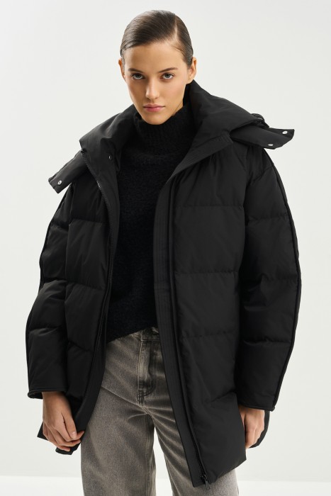 пуховик с капюшоном из россии вид сбоку