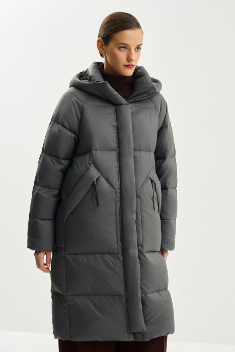 пуховик с капюшоном от бренда снежная королева вид слева