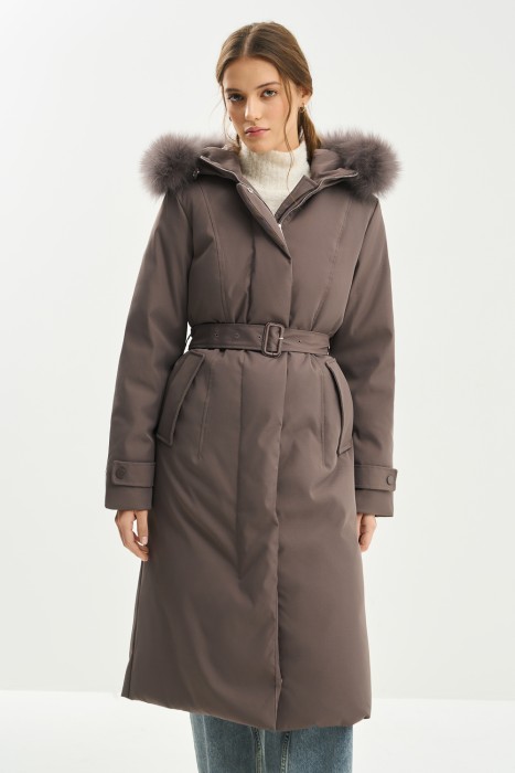 пуховик с капюшоном от бренда снежная королева вид слева