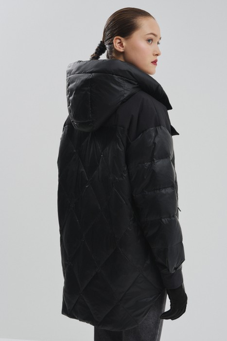 пуховик с капюшоном по цене 5620 руб вид справа