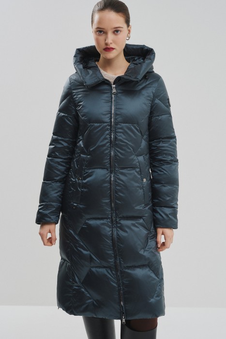 пуховик с капюшоном от бренда снежная королева вид слева