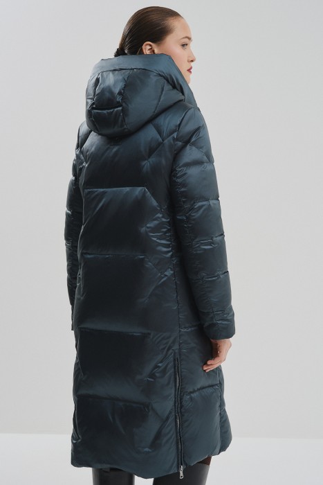 пуховик с капюшоном по цене 21940 руб вид справа