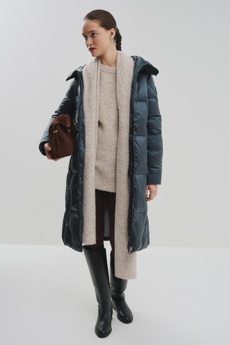 пуховик с капюшоном из россии вид сбоку