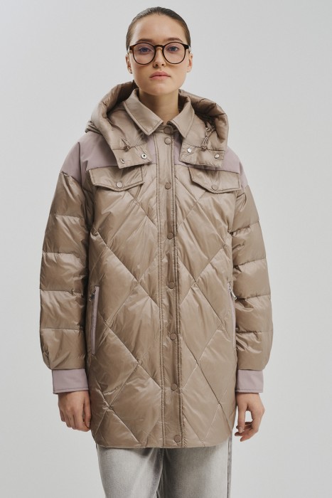 пуховик с капюшоном от бренда снежная королева вид слева