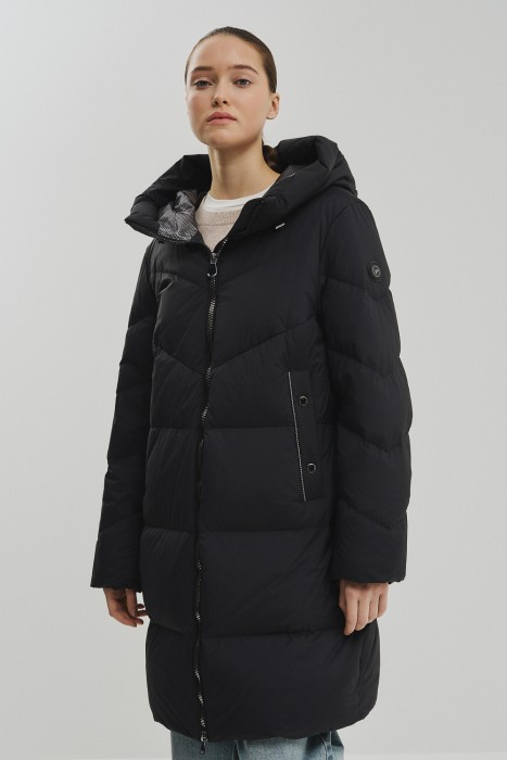 пуховик с капюшоном от бренда снежная королева вид слева