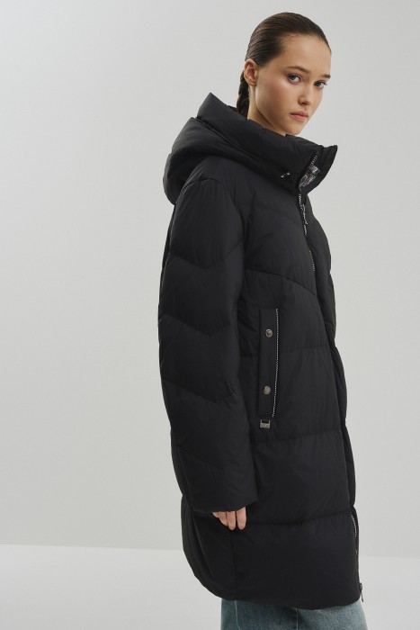 пуховик с капюшоном по цене 19400 руб вид справа