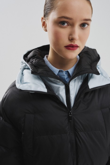 пуховик с капюшоном из россии вид сбоку