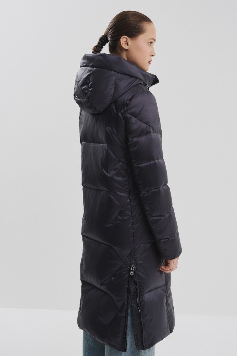 пуховик с капюшоном по цене 22670 руб вид справа