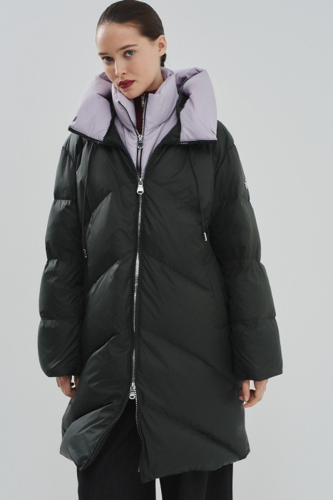 пуховик с капюшоном от бренда снежная королева вид слева