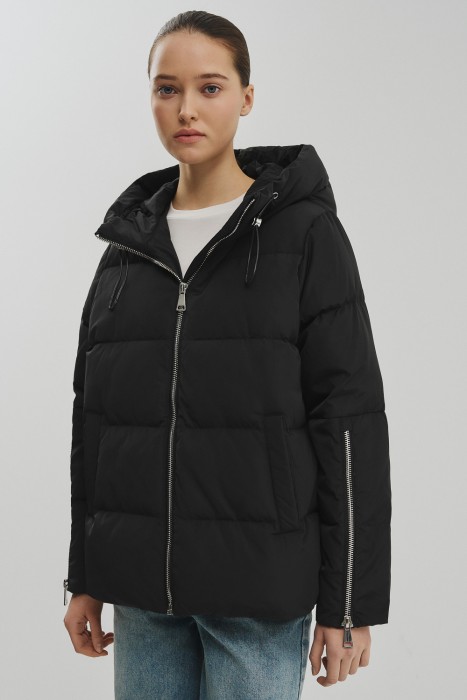 пуховик с капюшоном от бренда снежная королева вид слева