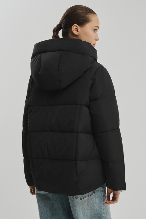 пуховик с капюшоном по цене 6840 руб вид справа